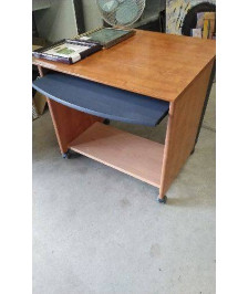 BUREAU A ROULETTES EN L’ETAT