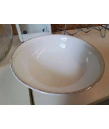 PLAT EN PORCELAINE