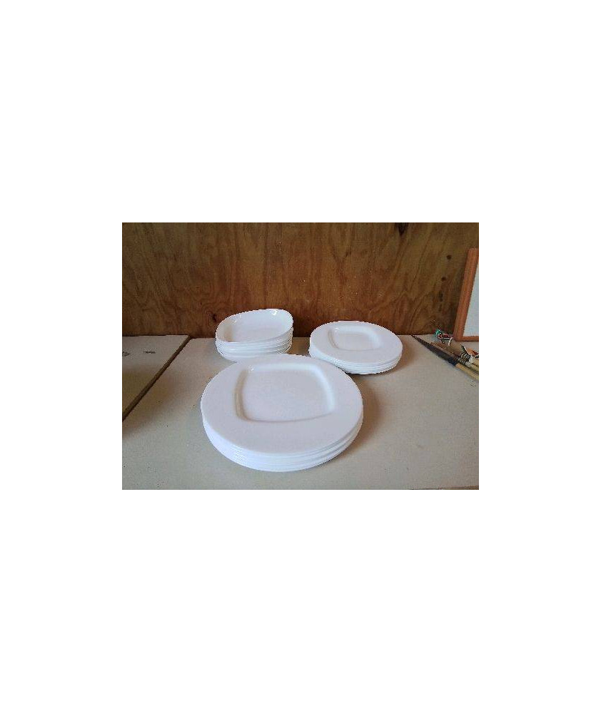 LOT DE 6 ASSIETTES BLANCHES 