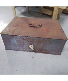 BOITE METAL AVEC CLÉ