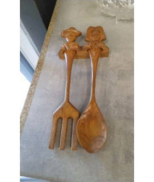 COUVERTS A SALADE EN BOIS SUR SUPPORT