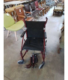 FAUTEUIL DE TRANSFERT MÉTAL ROUGE ET TISSU NOIR
