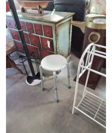 TABOURET DE DOUCHE PIÈTEMENT MÉTAL GRIS RÉGLABLE HAUTEUR ASSISE RÉSINE BLANC 