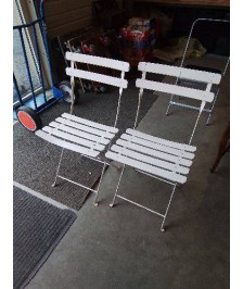 PAIRE DE CHAISES DE JARDIN PLIANTES FER FORGÉ ET LATTES BOIS BLANC XXE