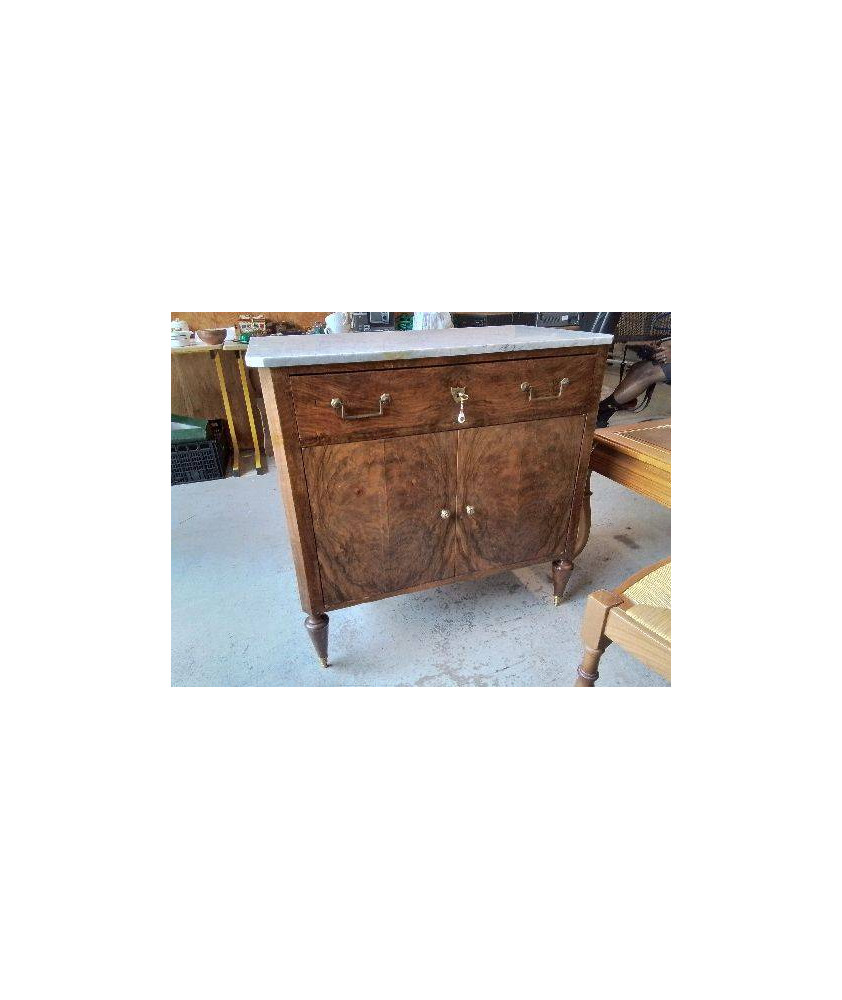 PETITE COMMODE EN PLAQUAGE DE NOYER ET MARBRE