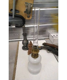 LAMPE A PETROLE 