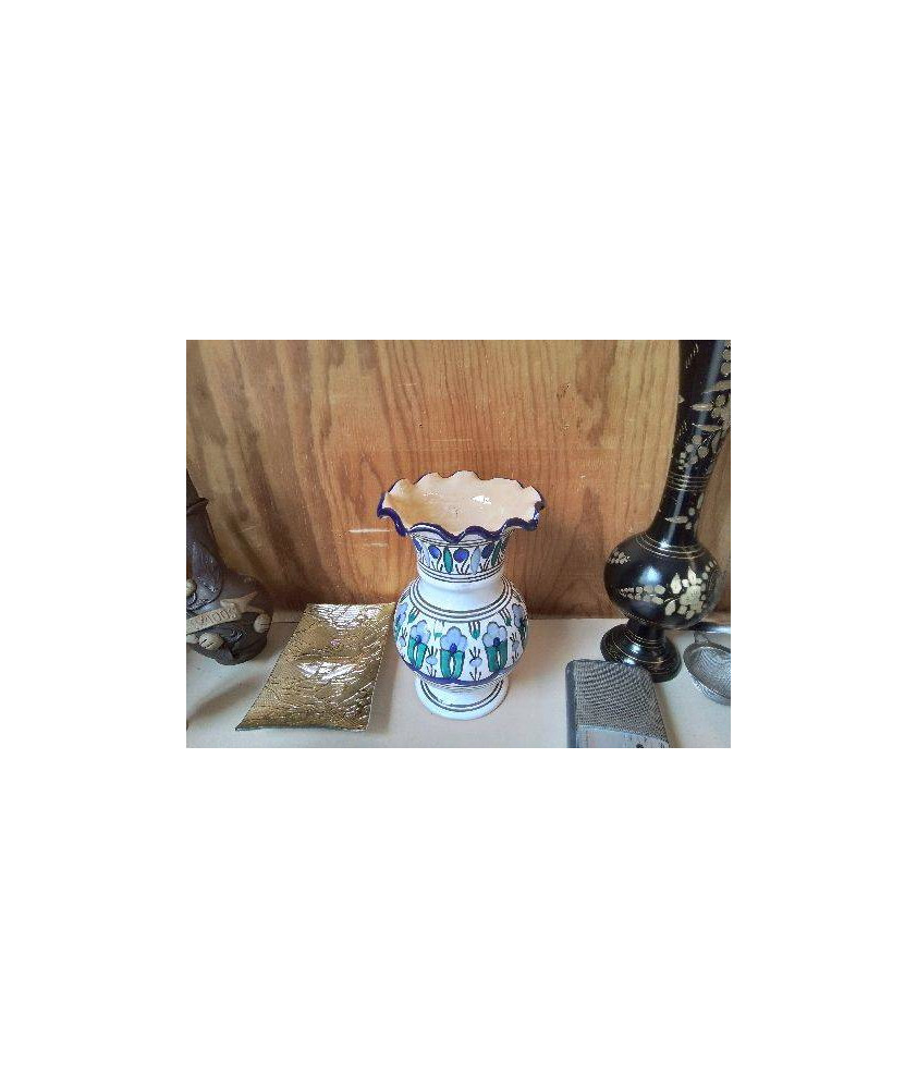 VASE BLEU AVECMOTIF FLORAL 