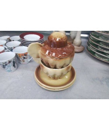 TASSES X2  BRIOCHE ( MANQUE 1 COUVERCLE) 