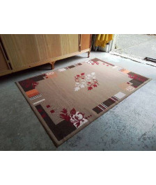 TAPIS BEIGE  AVEC MOTIF FLORAL 