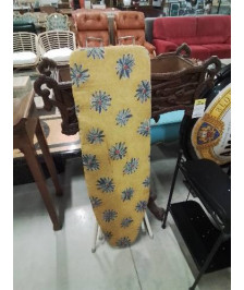 PLANCHE A REPASSER MÉTAL BLANC TISSU JAUNE A FLEURS BLEU