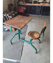 BUREAU ENFANT 1 PLACES MÉTAL PEINT VERT ASSISE ET PLATEAU BOIS XXE
