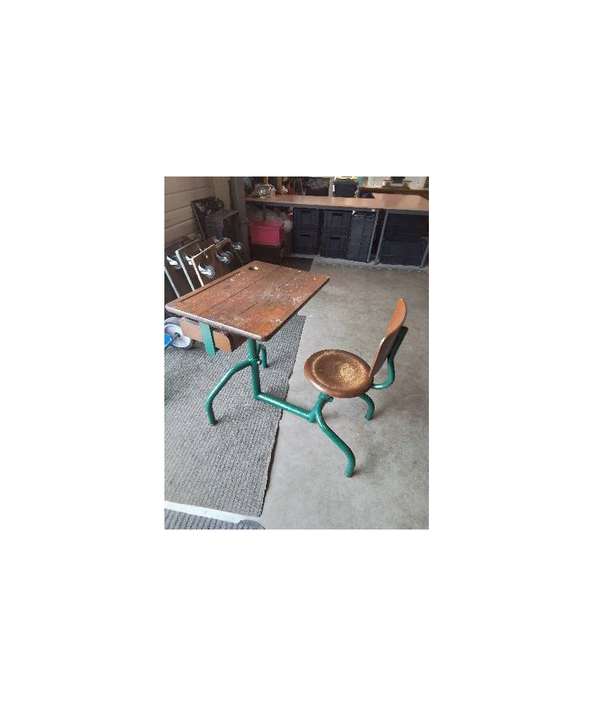 BUREAU ENFANT 1 PLACE MÉTAL PEINT VERT ASSISE ET PLATEAU BOIS XXE BUREAU ENFANT 1 PLACE MÉTAL PEINT VERT ASSISE ET PLATEAU BOIS XXE