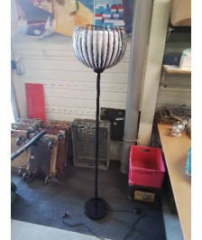 LAMPADAIRE MÉTAL NOIR ET PLEXIGLAS 