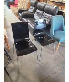 PAIRE DE CHAISES BOIS NOIR LAQUÉ PIÈTEMENT MÉTAL CHROMÉ 