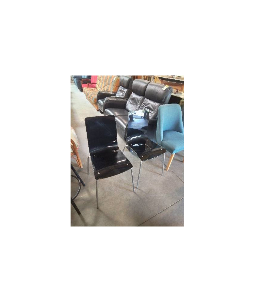 PAIRE DE CHAISES BOIS NOIR LAQUÉ PIÈTEMENT MÉTAL CHROMÉ 