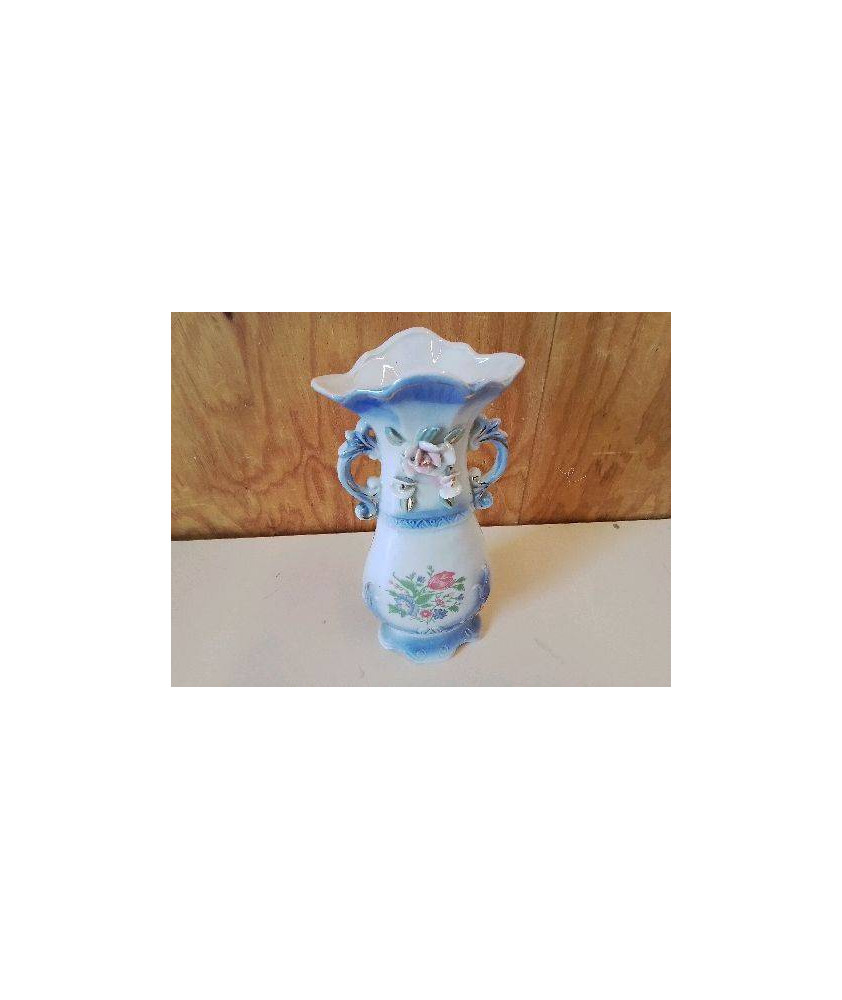 VASE EN PORCELAINE 