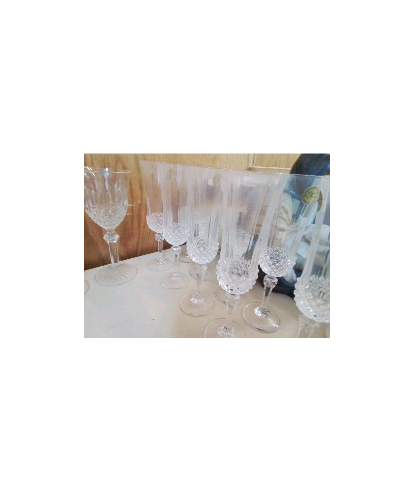 LOT DE 9 FLUTES A CHAMPAGNE 
