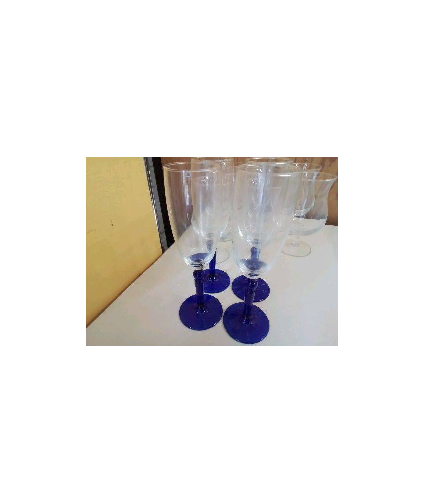 LOT DE 4 VERRES A CHAMPAGNE 
