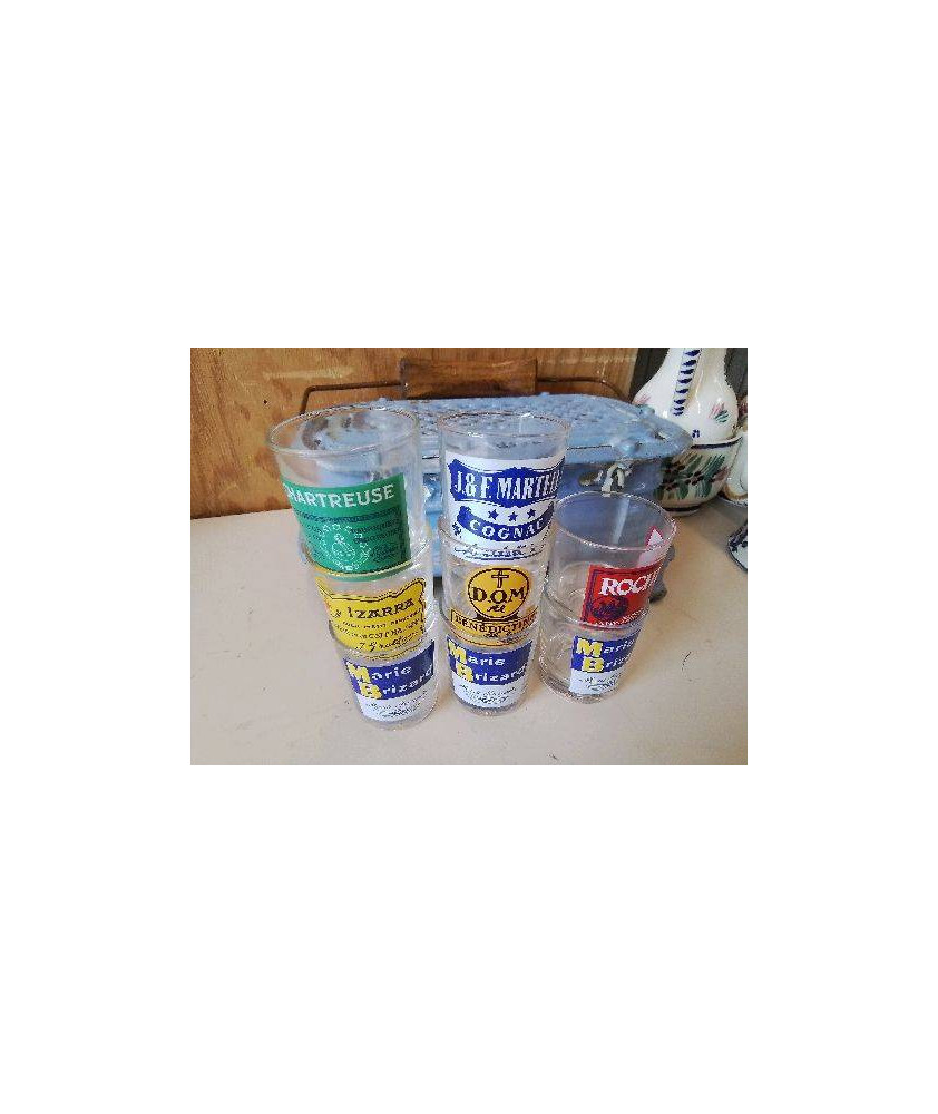 LOT DE 8 VERRES A LIQUEUR 