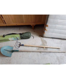 OUTILS DE JARDINAGE 