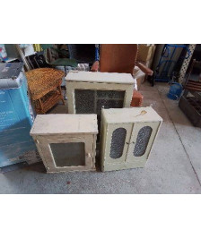 PETITE ARMOIRE À PHARMACIE 
