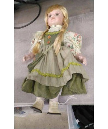 POUPEE PORCELAINE 