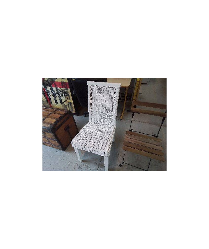 CHAISE EN ROTIN RELOUKER BLANCHE 
