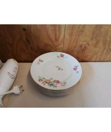 LOT DE 4 ASSIETTES À DESSERT MOTIF FLORAL 