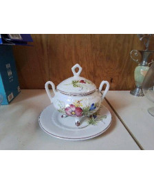 SOUPIÈRE AVEC SA SOUCOUPE 