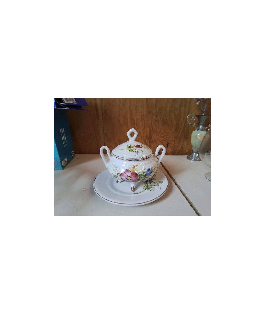 SOUPIÈRE AVEC SA SOUCOUPE 