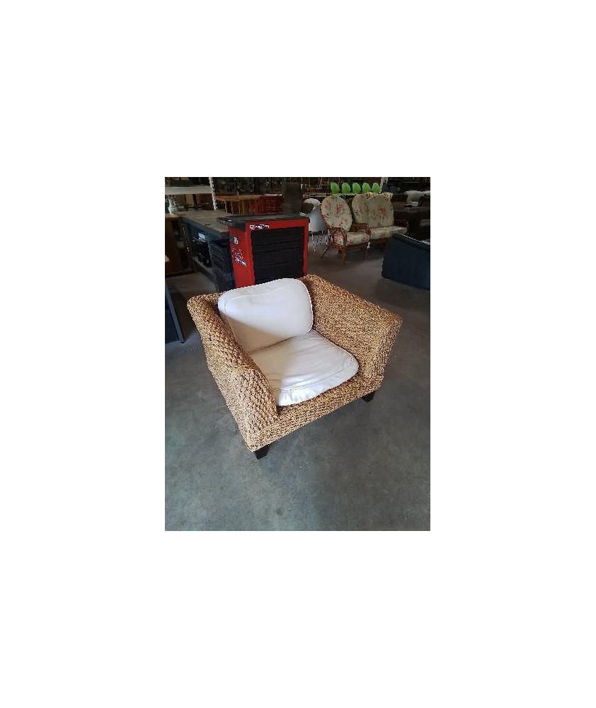 FAUTEUIL CORDAGE TRESSÉE ET ROTIN COUSSINS BLANC PIEDS BOIS 