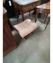 REPOSE PIEDS BOIS CLAIR TISSU ROSÉ 