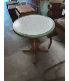 TABLE RONDE BISTROT PIÈTEMENT BOIS CLAIR PLATEAU RESINE LISERÉ VERT