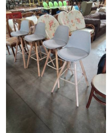 TABOURET DE BAR PIÈTEMENT BOIS CLAIR ASSISE RÉSINE ET PU TAUPE