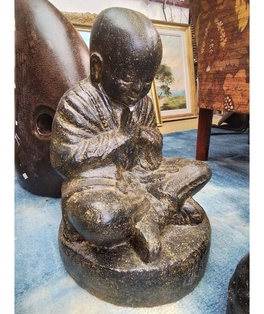 SITTING MONK GREETING 37 CM