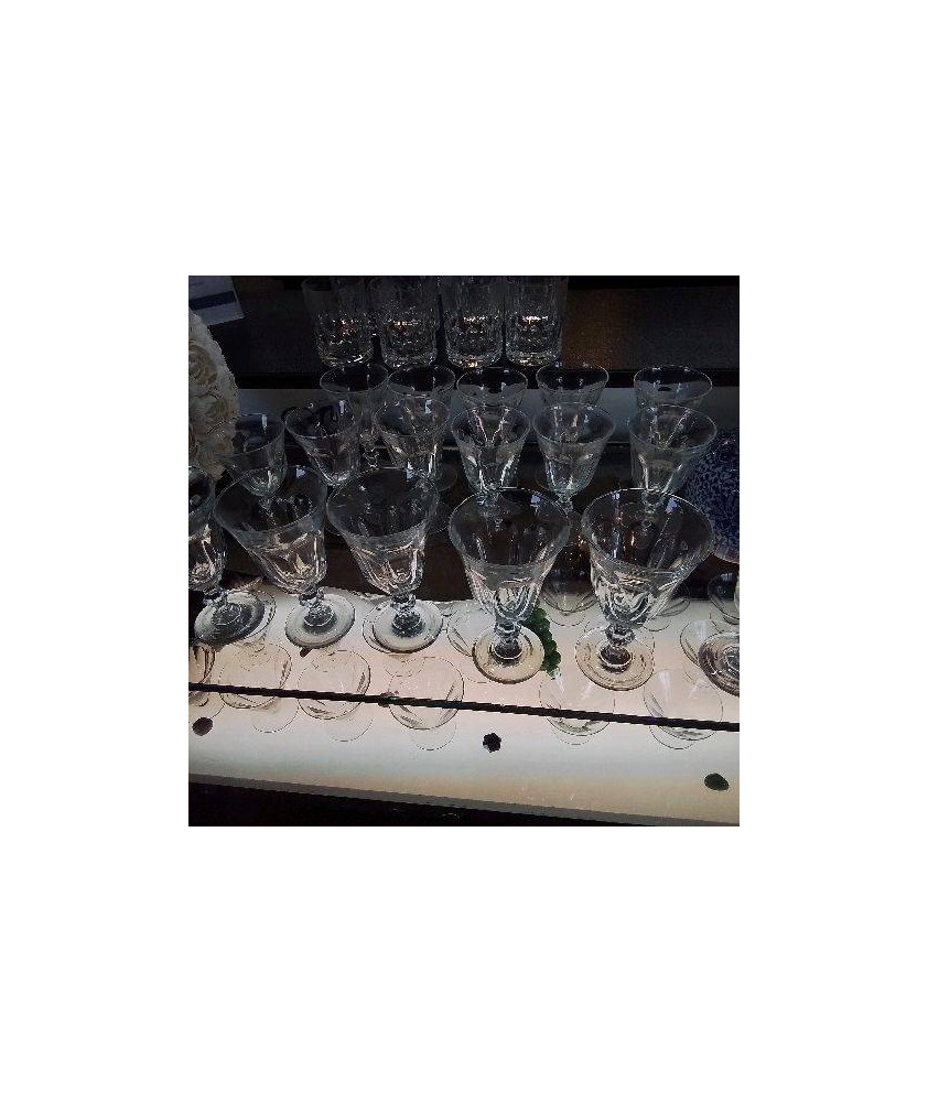 11 VERRES A VIN 7 VERRES A EAU