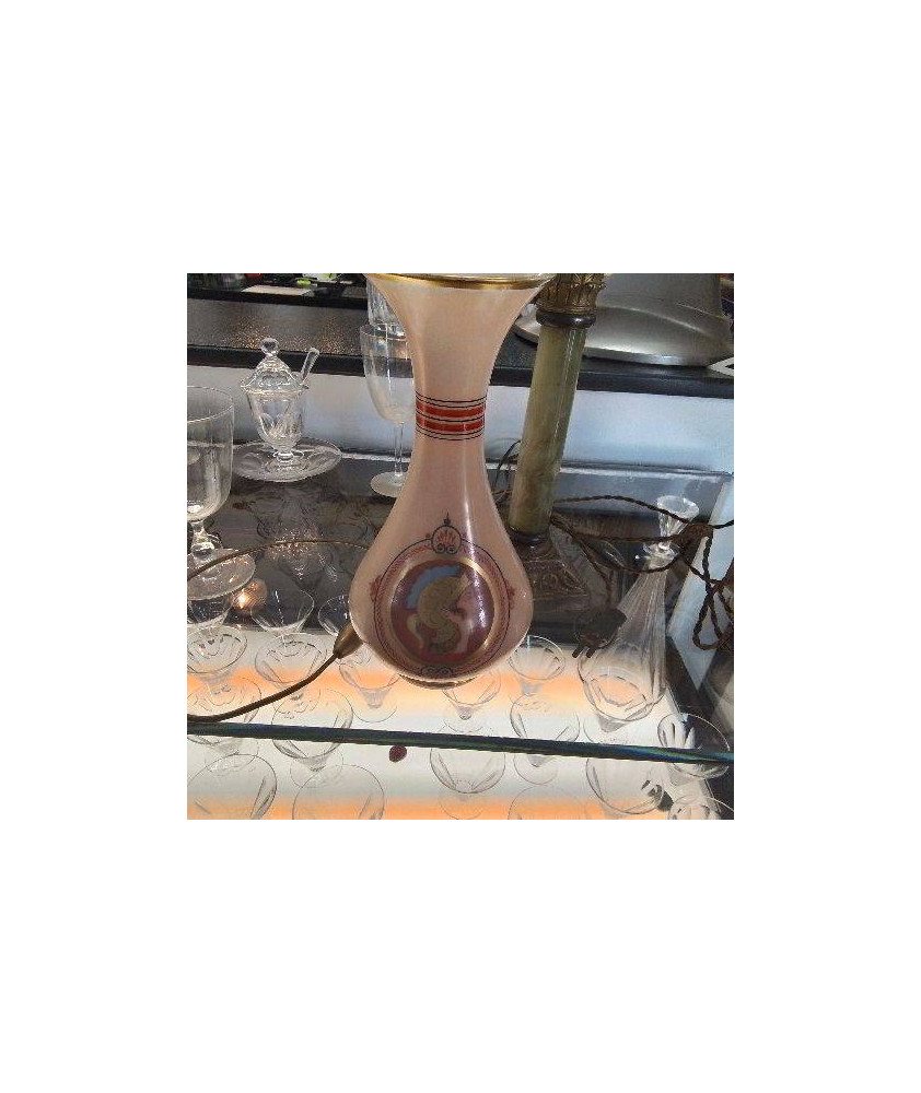 VASE OPALINE
