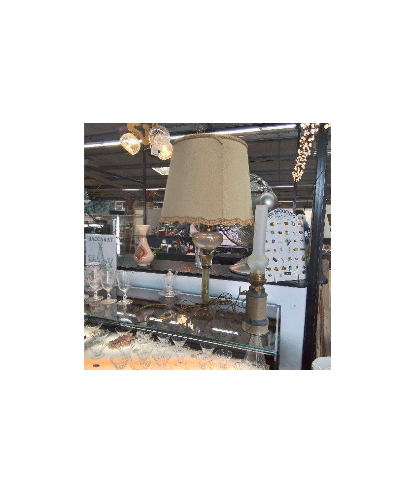 LAMPE A PETROLE PIED EN ONYX