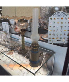 LAMPE A PETROLE EN TAULE 