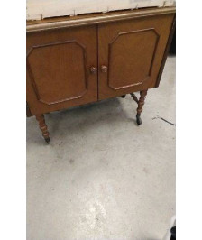 MEUBLE TELE A ROULETTES 2 PORTES 
