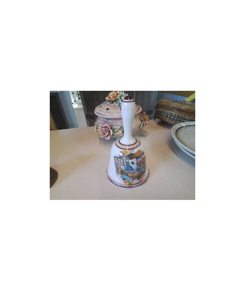 CLOCHE DE TABLE EN PORCELAINE 