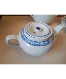 THÉIÈRE EN PORCELAINE 