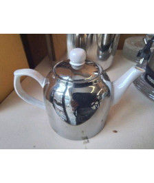 THÉIÈRE EN PORCELAINE 