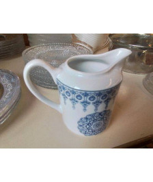 PETIT PICHET EN PORCELAINE 