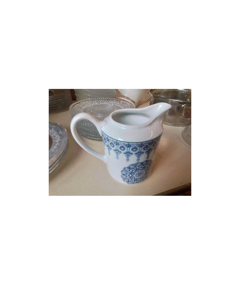 PETIT PICHET EN PORCELAINE 