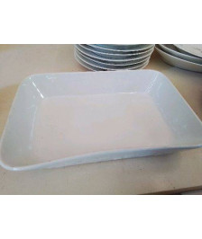 PLAT EN PORCELAINE 
