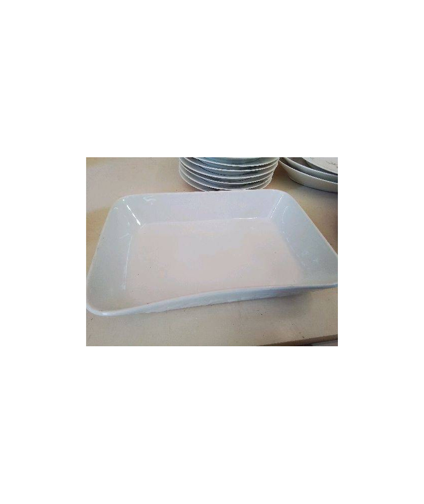 PLAT EN PORCELAINE 