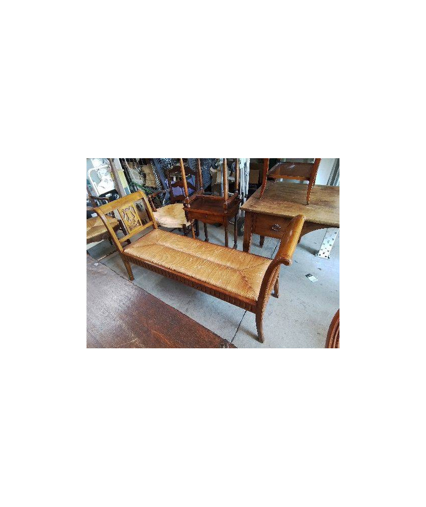 BANQUETTE SCULPTÉ EN PAILLÉ 