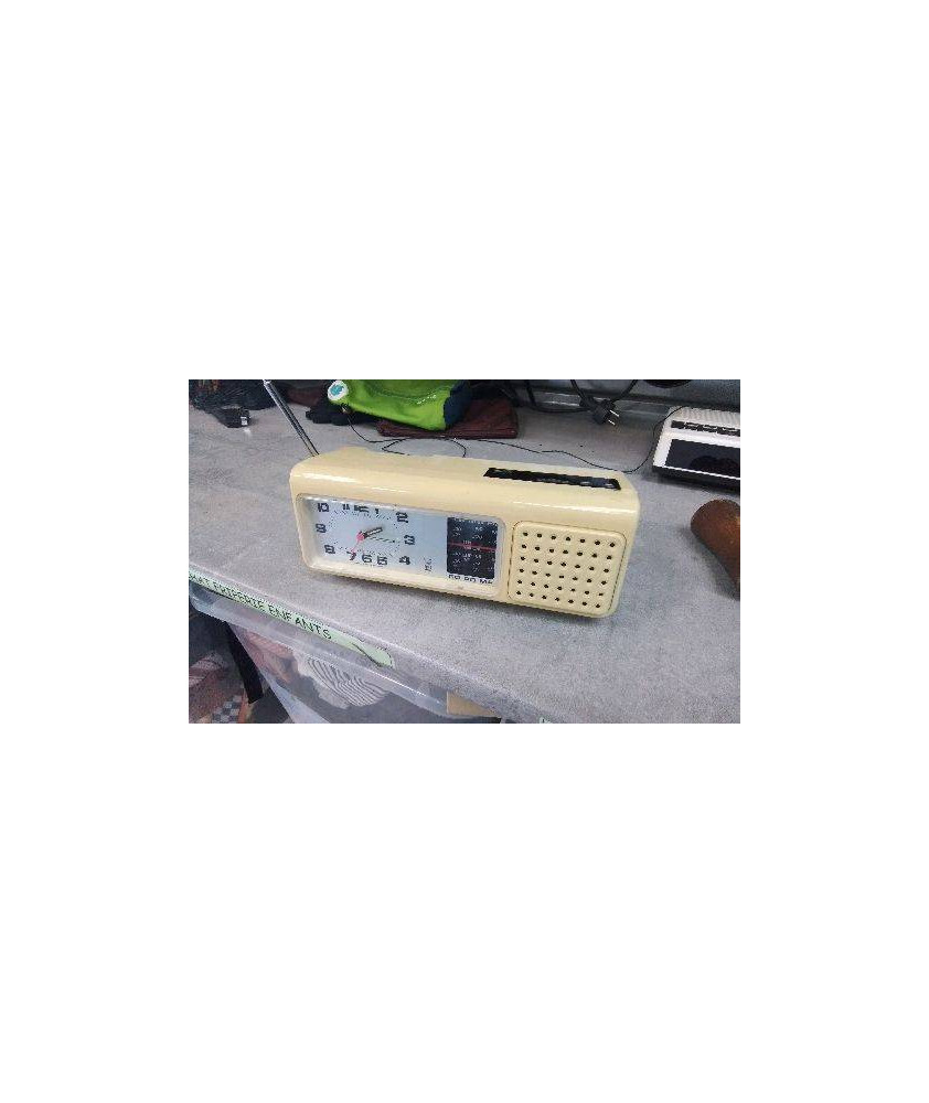 REVEIL A PILES VINTAGE EN LETAT (RADIO HS)