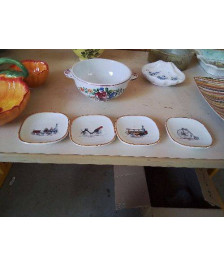 LOT DE 4 PETITES COUPELLES 
